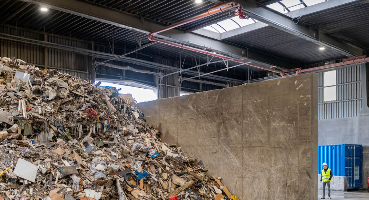 Blussysteem geïnstalleerd aan plafond bij Renewi afvalverwerkingsbedrijf