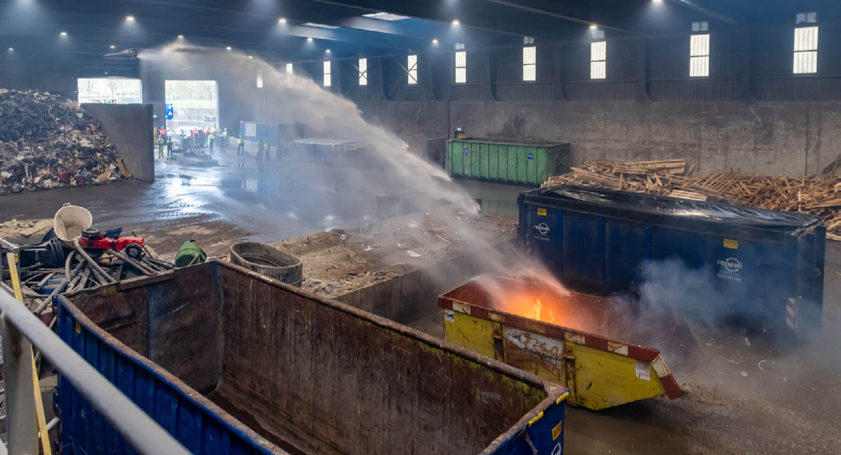 Testopstelling blussysteem bij Renewi afvalverwerkingsbedrijf