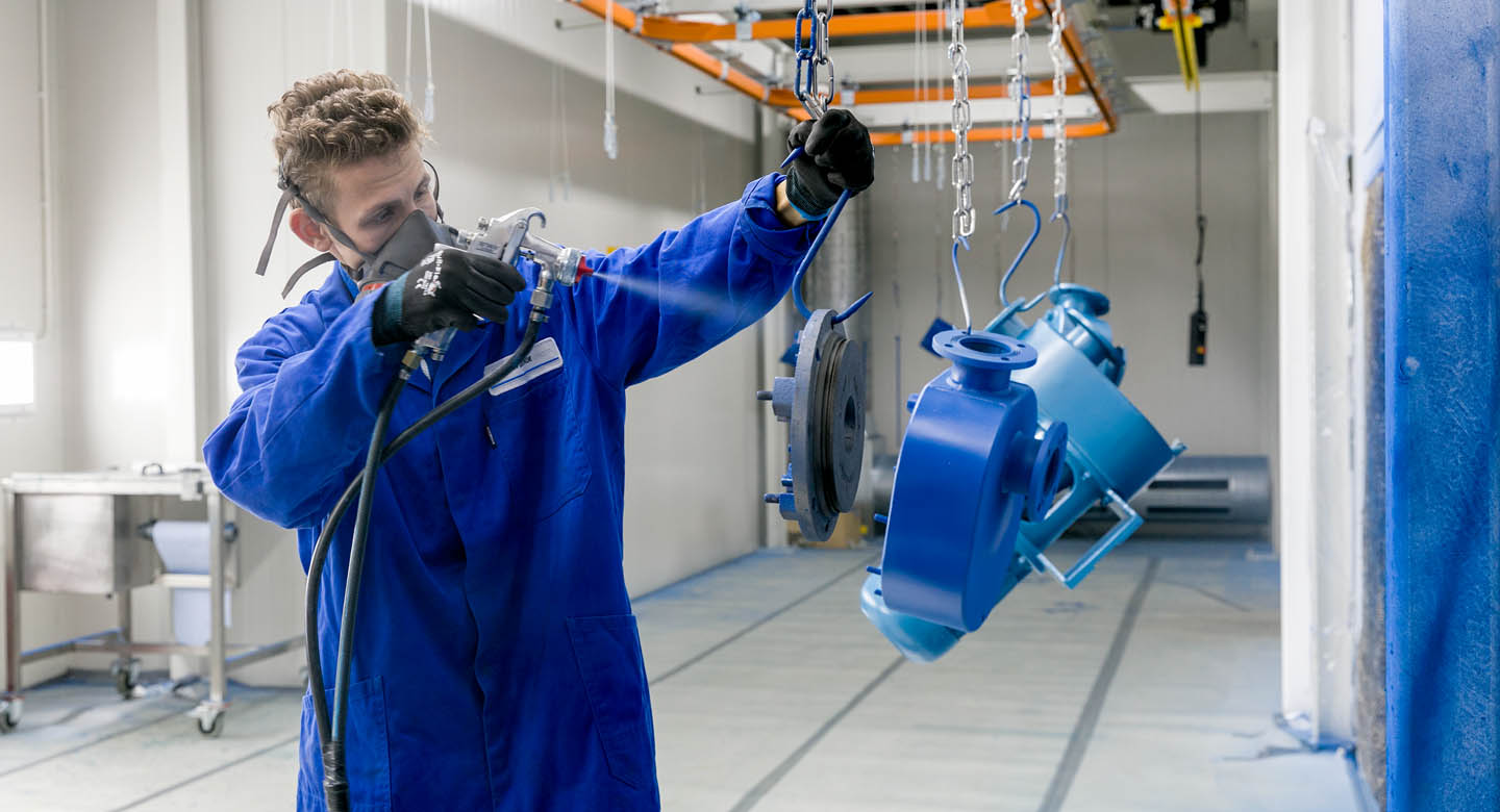 Spuitcabine bij revisie Van der Ende Group