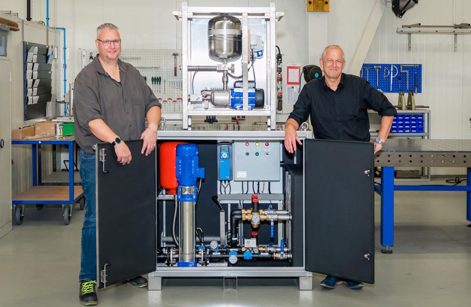 Innovatie Hydrofoorpomp in werkplaats Van der Ende Group inclusief pomp, frequentieregelaar en drukvat