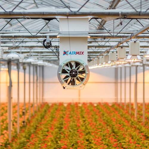 Airmix Model T geïnstalleerd in kas om gestuurd te ventileren en ontvochtigen