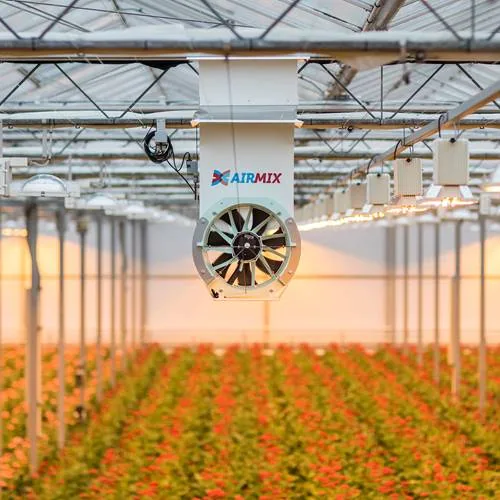 Airmix Model T geïnstalleerd in kas om gestuurd te ventileren en ontvochtigen