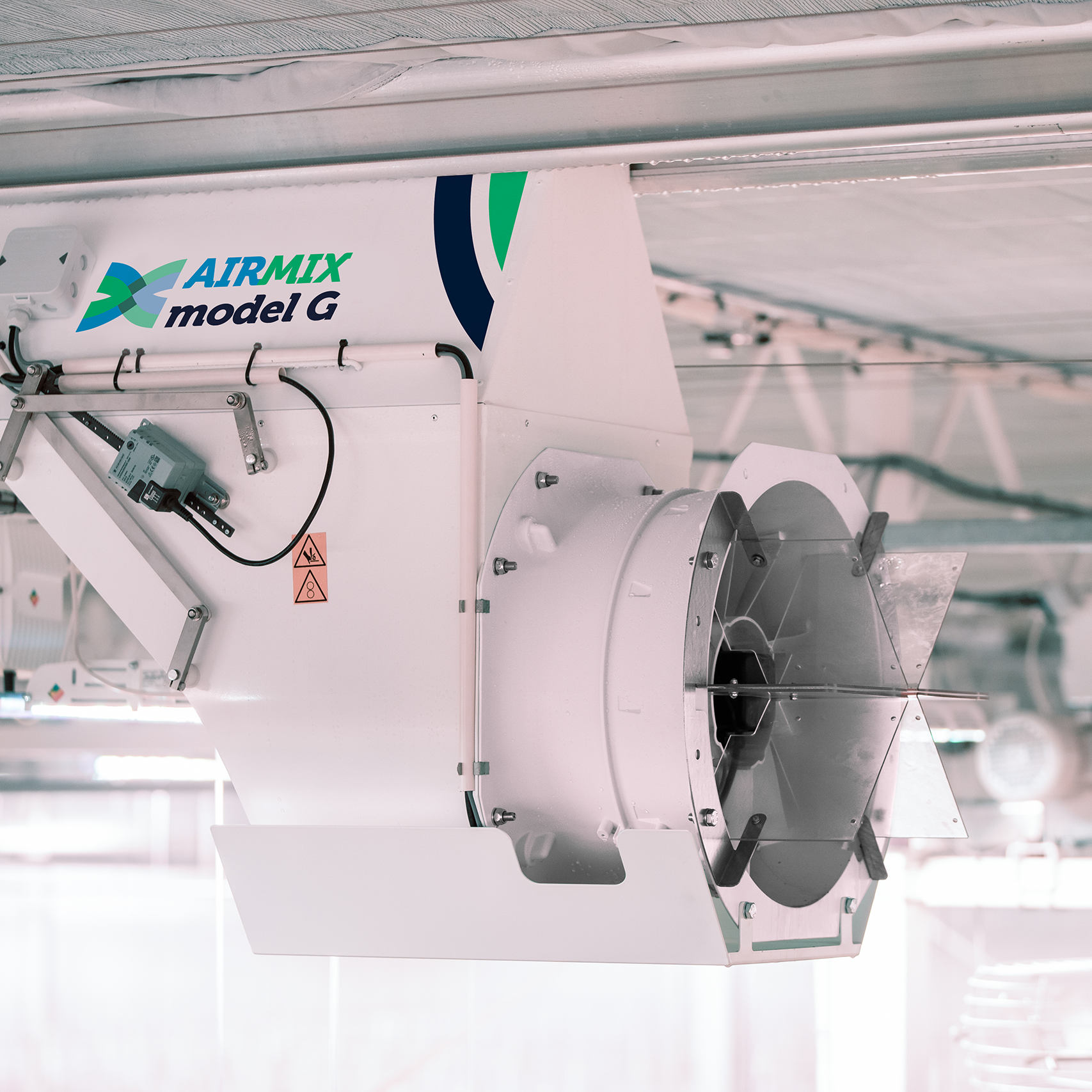 Airmix model G in praktijk opgehangen in een tuinbouwkas