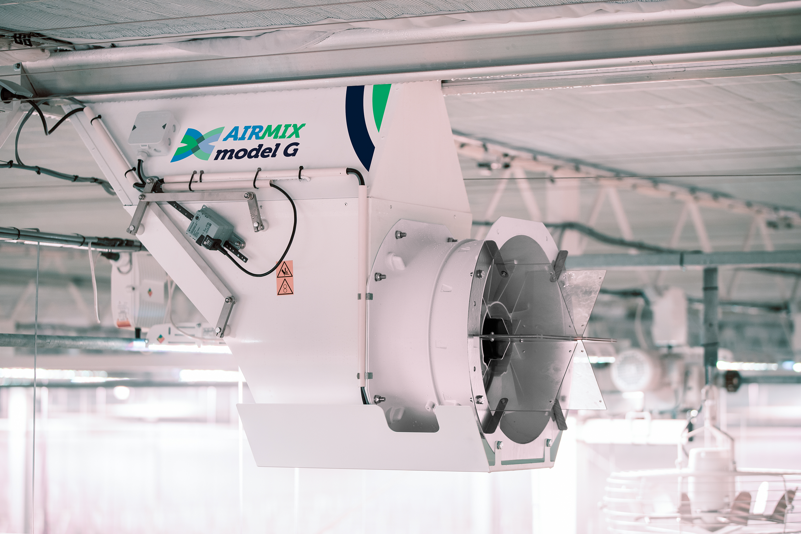 Airmix model G in praktijk opgehangen in een tuinbouwkas
